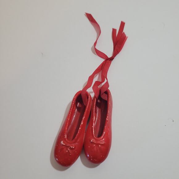 Vintage Red Slipper Shoes Ceramic Christmas Ornament - Picture 1 of 4